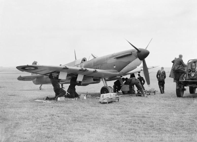 800x_Spitfire-MkI_19-Squadron.jpg